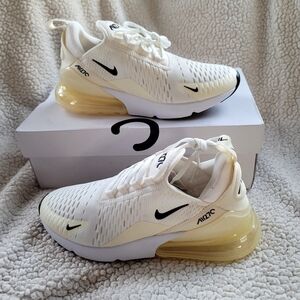 Nike Women's Sneakers in White and Gold